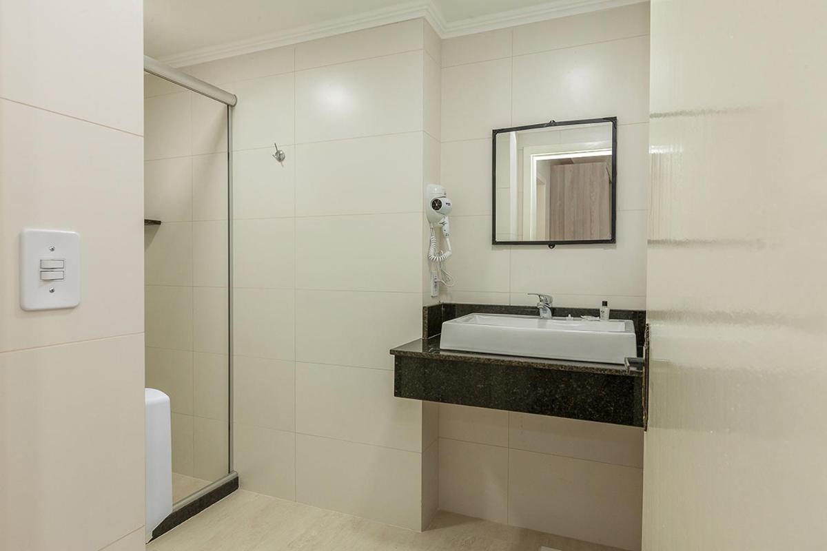 Hotel Goncalves- Proximo A Santa Casa De Porto Alegre Eksteriør billede
