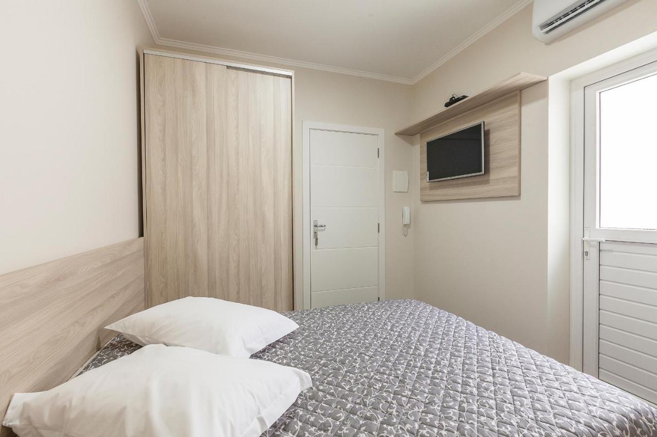 Hotel Goncalves- Proximo A Santa Casa De Porto Alegre Eksteriør billede