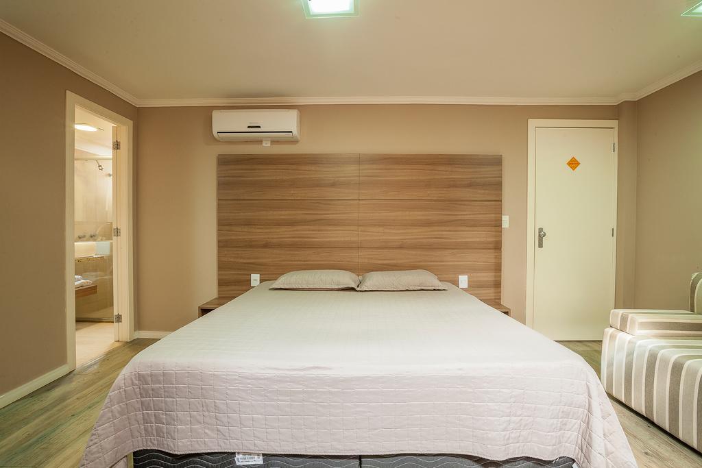 Hotel Goncalves- Proximo A Santa Casa De Porto Alegre Eksteriør billede