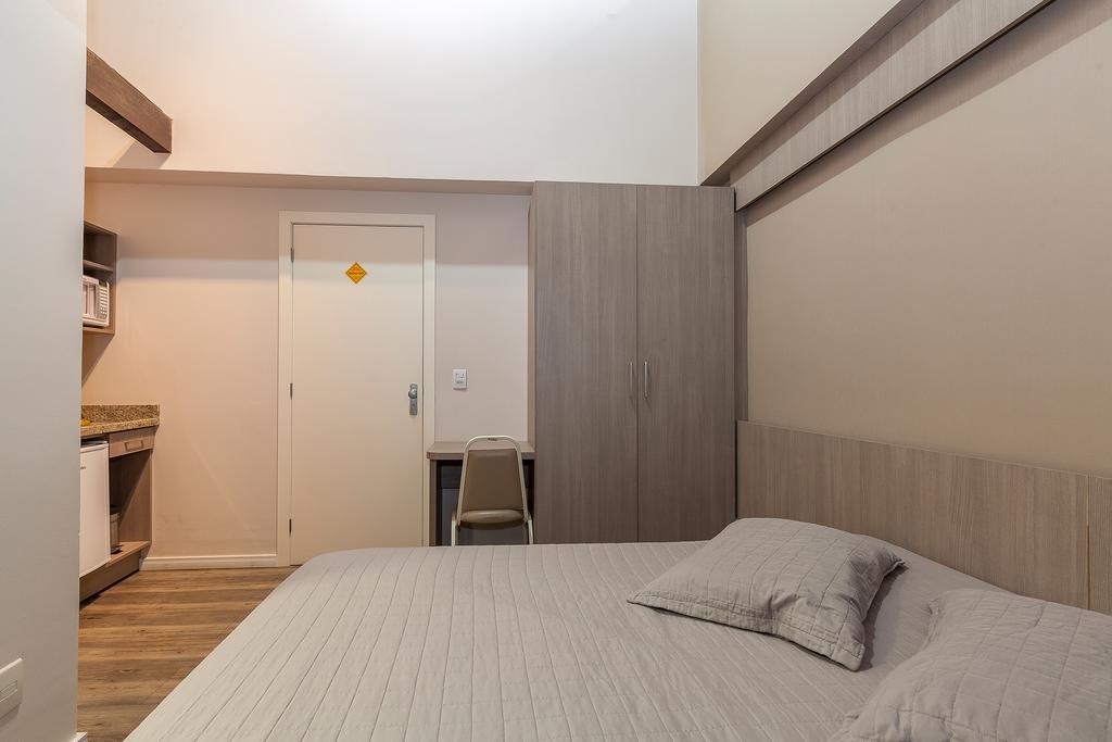 Hotel Goncalves- Proximo A Santa Casa De Porto Alegre Eksteriør billede