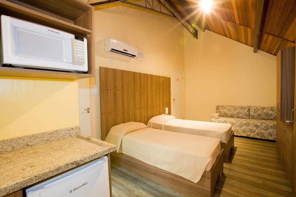 Hotel Goncalves- Proximo A Santa Casa De Porto Alegre Eksteriør billede